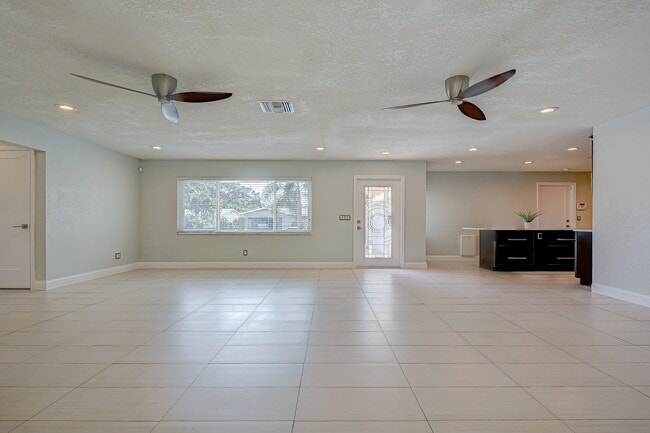 Building Photo - 2645 63rd Ave S