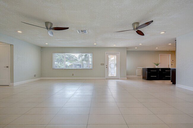 Foto del edificio - 2645 63rd Ave S