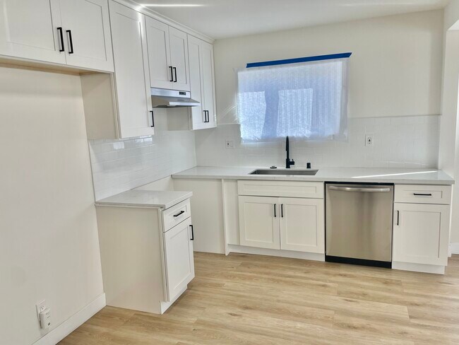 Foto del edificio - 1435 W 53rd St