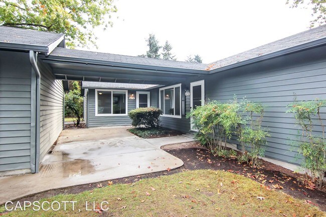 Building Photo - 17340 SW Oak St