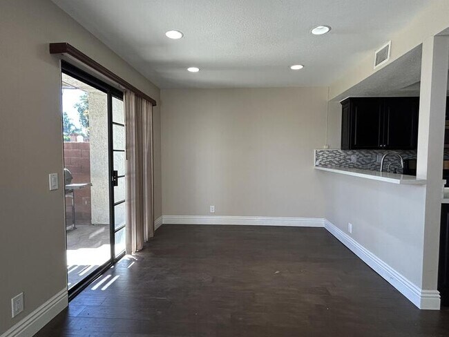 Building Photo - 5838 Fairlane Dr