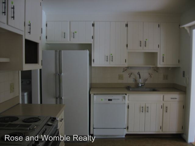 Building Photo - 2 Autumn E