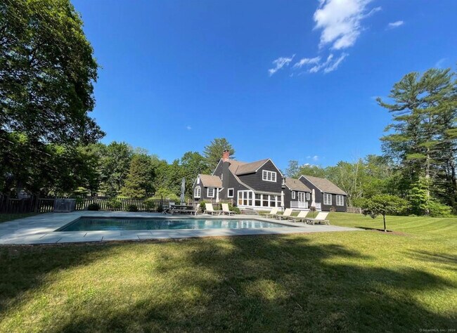 Foto del edificio - 93 Wells Hill Rd