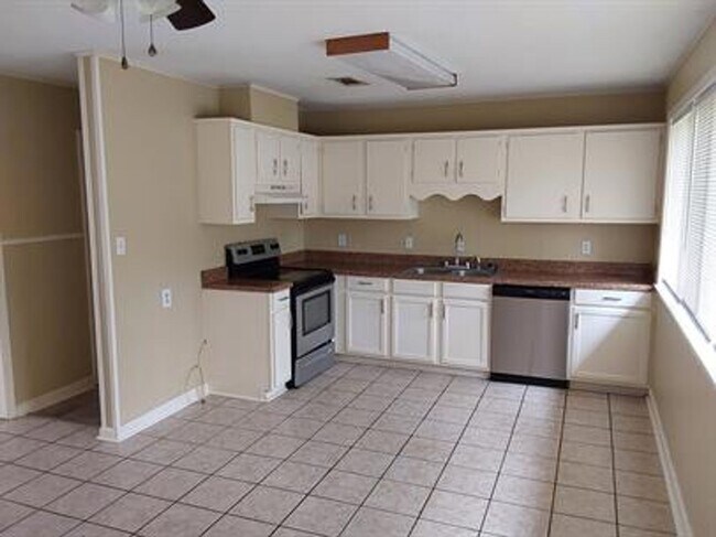 Foto del edificio - Convenient Location