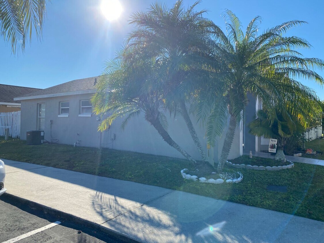 Foto principal - 3Bdrm 2Bath Villa -- Gated Community of Harbor Town