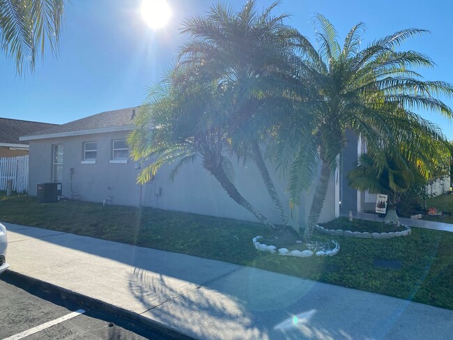 Building Photo - 3Bdrm 2Bath Villa -- Gated Community of Harbor Town