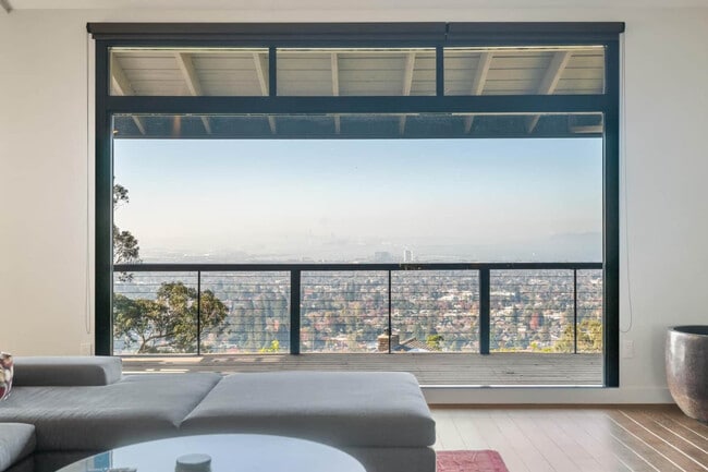 Building Photo - 22 Gravatt Dr