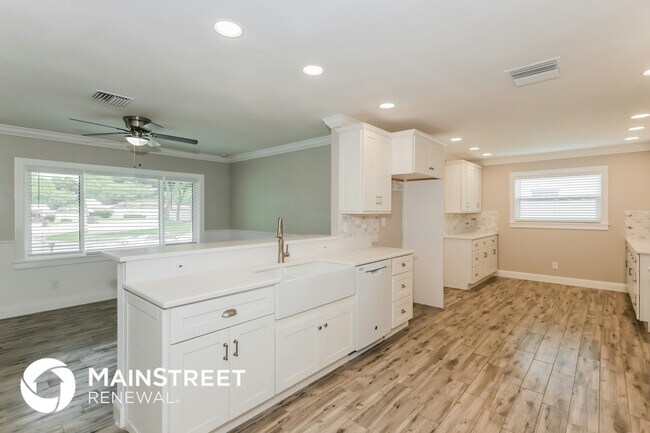 Building Photo - 215 Cranberry Ln