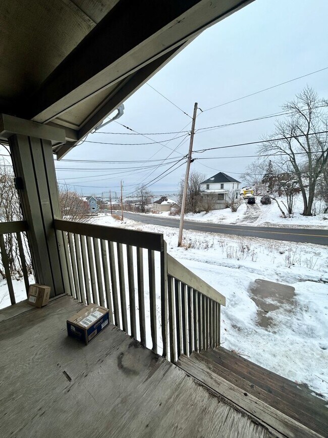 Foto del edificio - AVAILABLE FEBRUARY 1 BED 1 BATH W/ View of Lift Bridge !