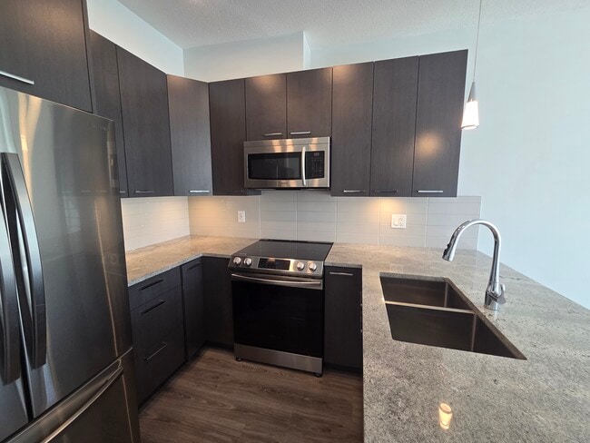 Building Photo - 5485 Brydon Cres