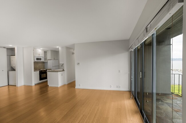 Foto del edificio - 6333 Lake Washington Blvd NE