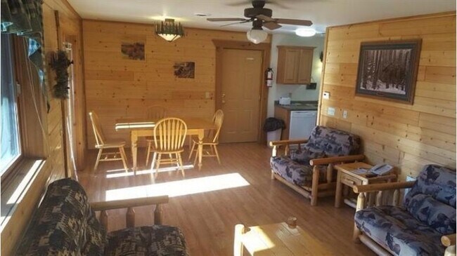 Foto del edificio - 321 Hilltop Ct