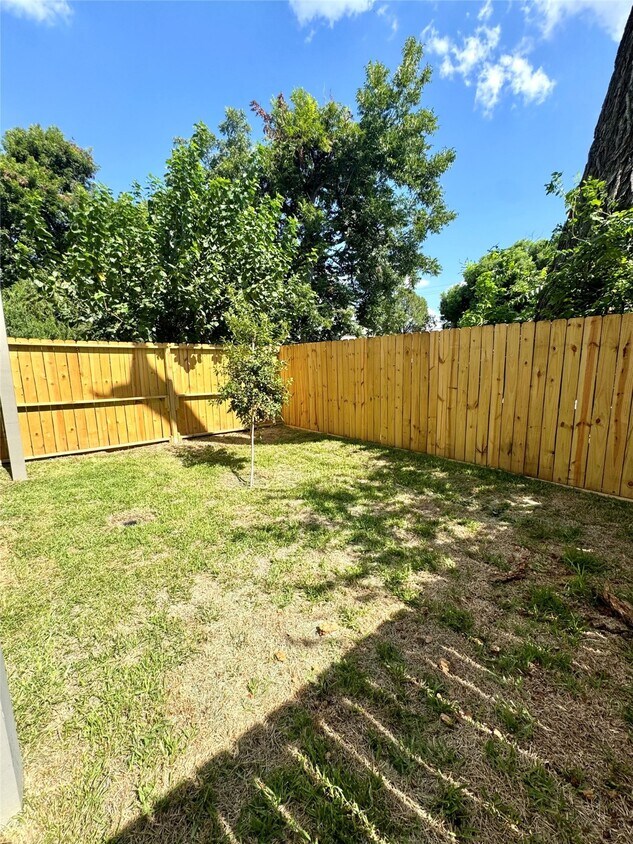 Foto principal - 7322 Laredo St
