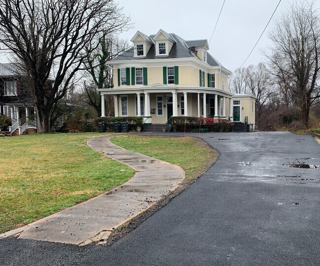 Desde Rivermont - 2110 Rivermont Ave