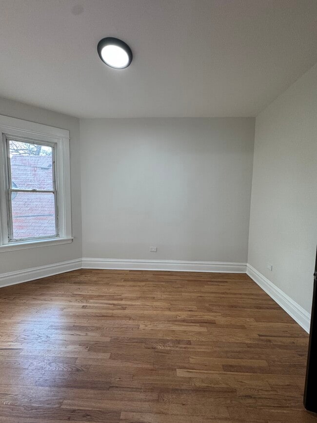 Building Photo - 3516 W Evergreen Ave