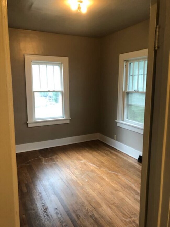 Building Photo - Market St