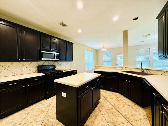 Foto del edificio - 5124 Arborwood Dr