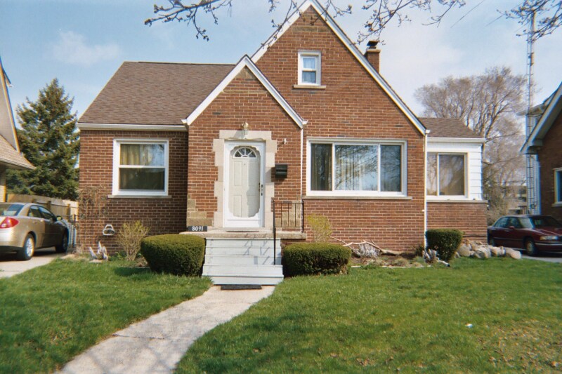 8091 Warren Blvd, Center Line, MI 48015 Room for Rent in Center Line