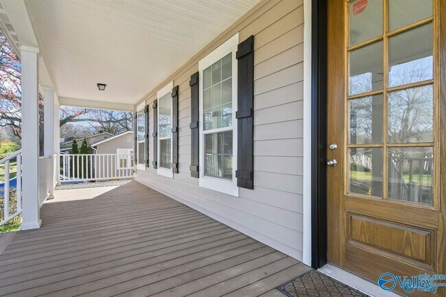 Building Photo - 1502 Rison Ave NE