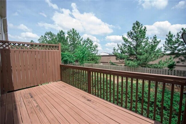 Building Photo - 11050 Skyway Dr