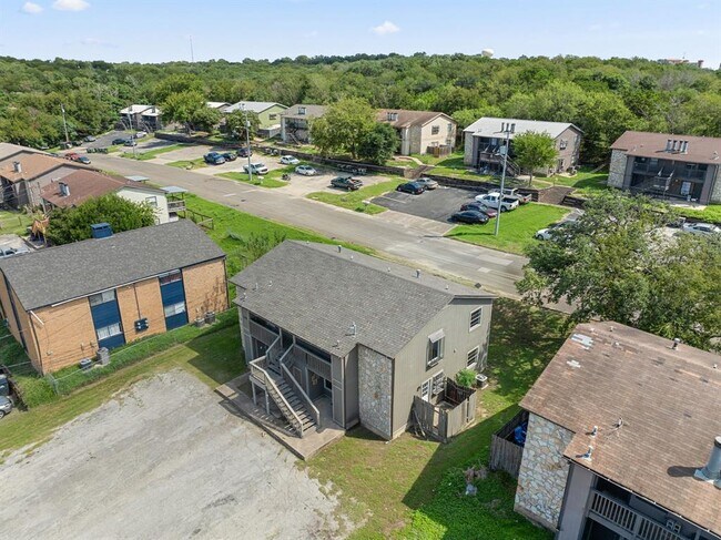 Foto del edificio - 608 Bracewood Cir