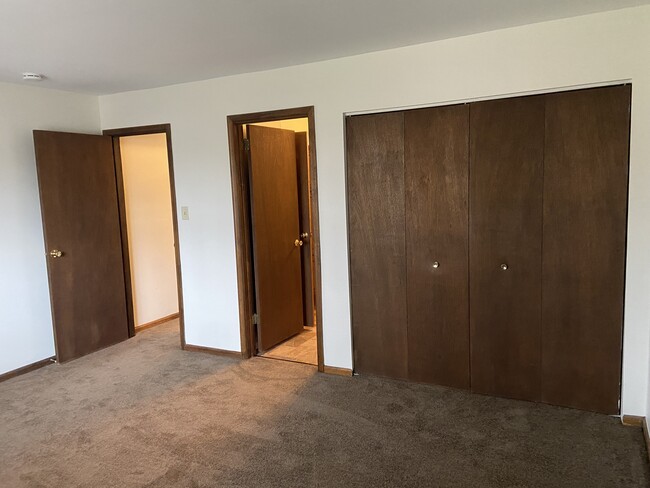 Bedroom 1 with access to Bathroom - 111 Spring House Ln