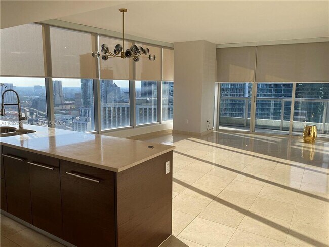 Foto del edificio - 475 Brickell Ave