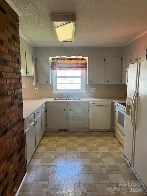 Building Photo - 137 W Meadowview Dr