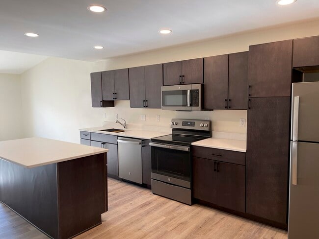 Building Photo - 25 Lincoln Ave