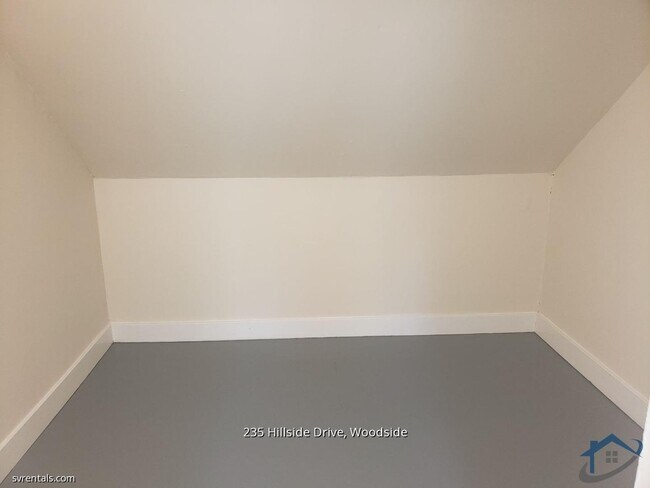 Foto del edificio - 235 Hillside Dr