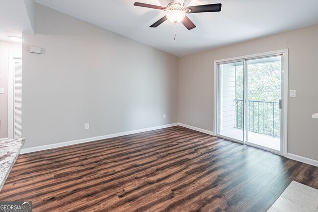 Foto del edificio - 547 Granville Ct