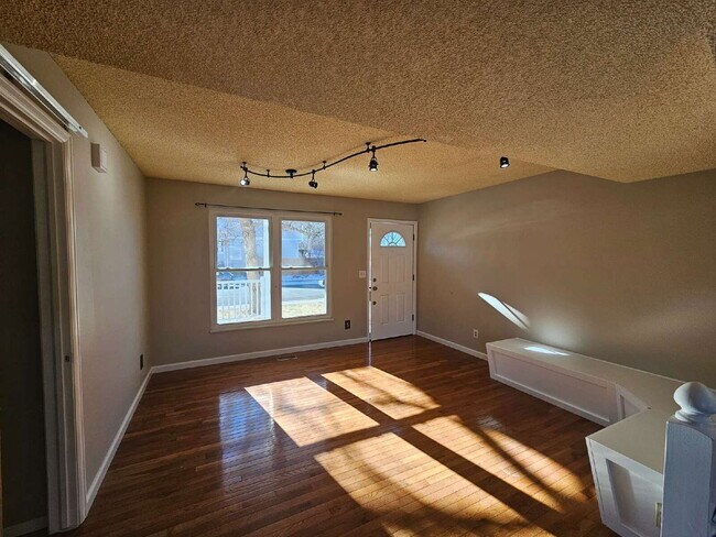 Foto del edificio - 150 N Carlton St