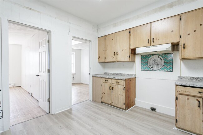 Building Photo - 85 Mapledale St