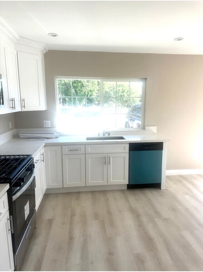 Foto del edificio - 24047 Gilmore St