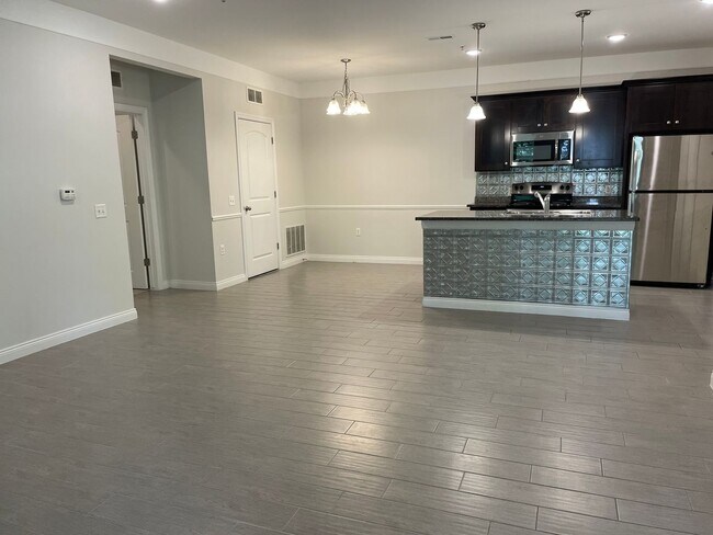 Foto del edificio - Shelby Township-2 Bedrooms, 2-Baths, Attac...