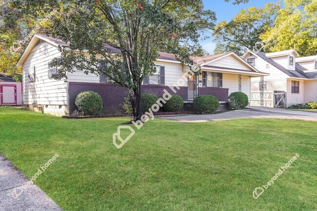 Building Photo - Beautifully renovated 3 bedroom / 1.5 bath...