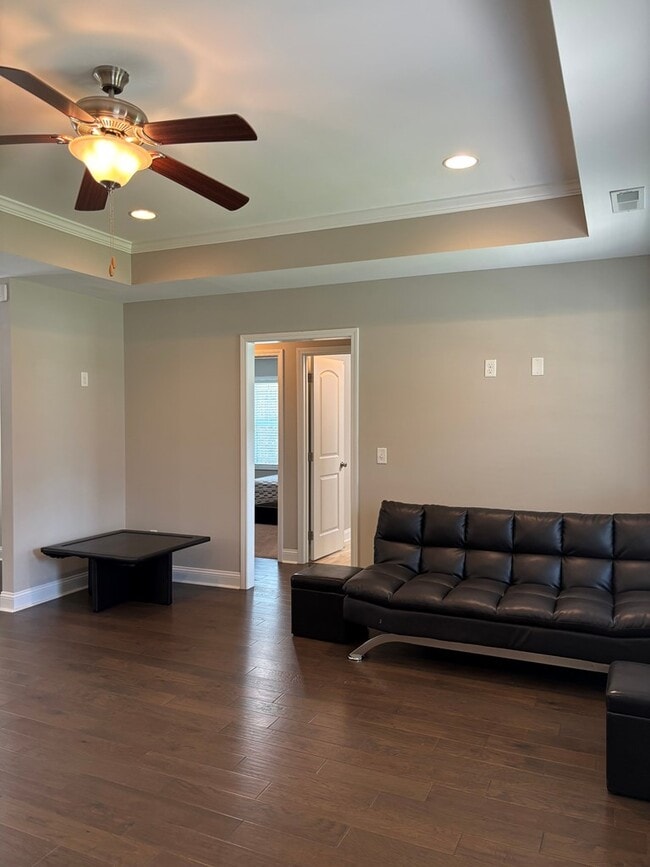 Building Photo - 531 Waterlily Dr