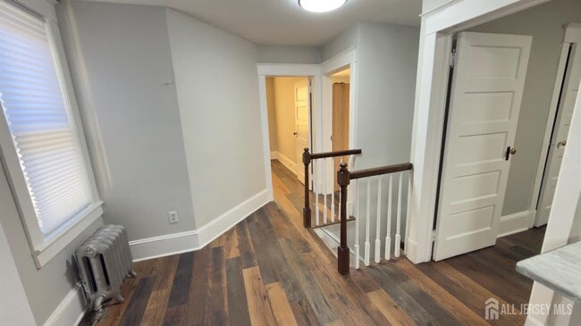 Building Photo - 55 Suydam St