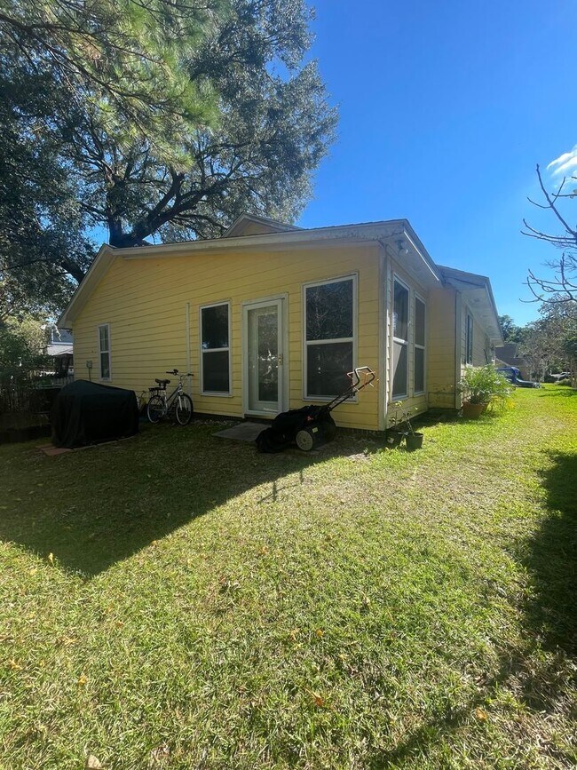 Foto del edificio - Spacious 4-Bed Shadowmoss Home—Now with $2...