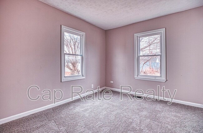 Foto del edificio - 1143 Duxberry Ave