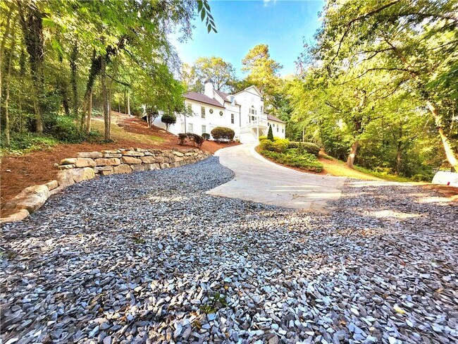 Foto del edificio - 5125 Powers Ferry Rd NW