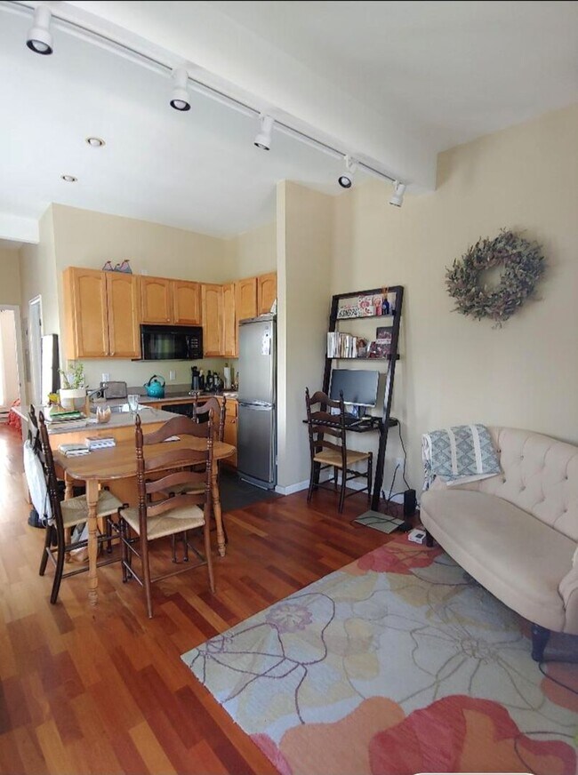 Foto del edificio - Modern North Boulder 1BR, 1BA Condo in Unique Historic Building with Loads of Charm!