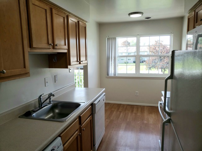 Presidential Kitchen w/ Combo Washer & Dryer - Van Antwerp Village Apartments