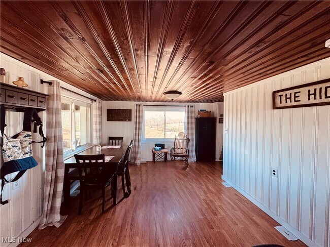 Foto del edificio - 3420 Point Lookout Rd