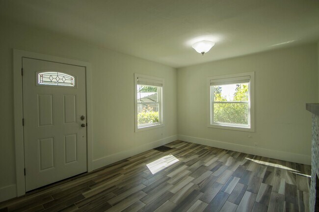Foto del edificio - Cute as a Button Roosevelt Craftsman - Available Now!