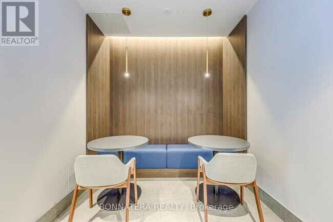 Building Photo - 613-1440 CLARRIAGE Ct