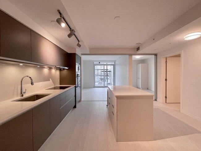 Photo du bâtiment - 180 2nd Av E