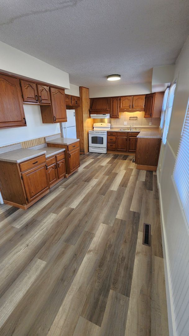 Foto del edificio - Updated 3BR SW Rancher with oversized garage priced right!