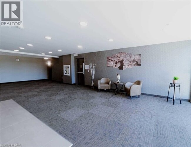 Photo du bâtiment - 5020 Corporate Dr