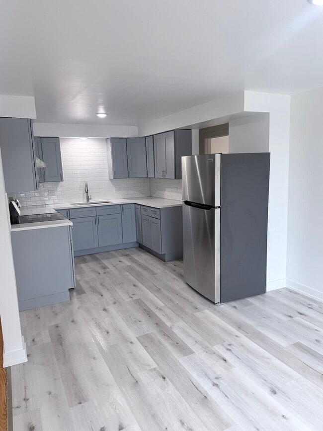 Building Photo - 4656 W 87th St